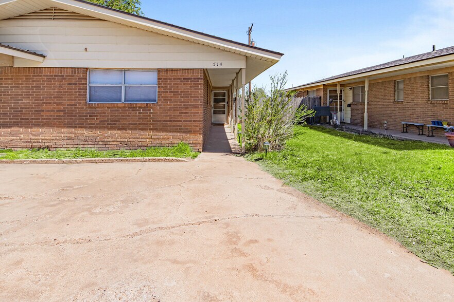 501-524 Plaza Dr, Slaton, TX à vendre - Photo du bâtiment - Image 2 de 56