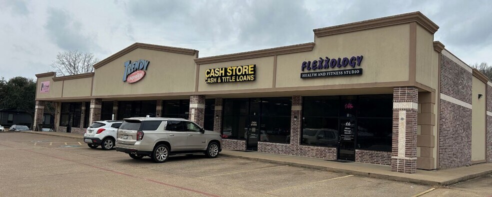 1023 N University Dr, Nacogdoches, TX à louer - Photo du bâtiment - Image 1 de 9