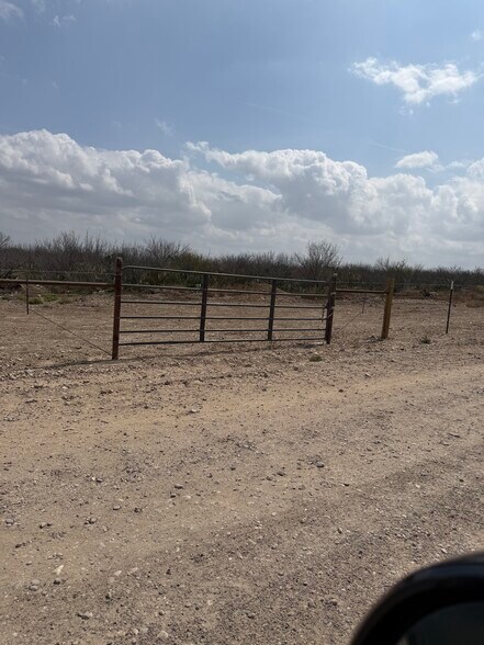 259 S Riata rd, Laredo, TX à vendre - Photo du bâtiment - Image 3 de 9