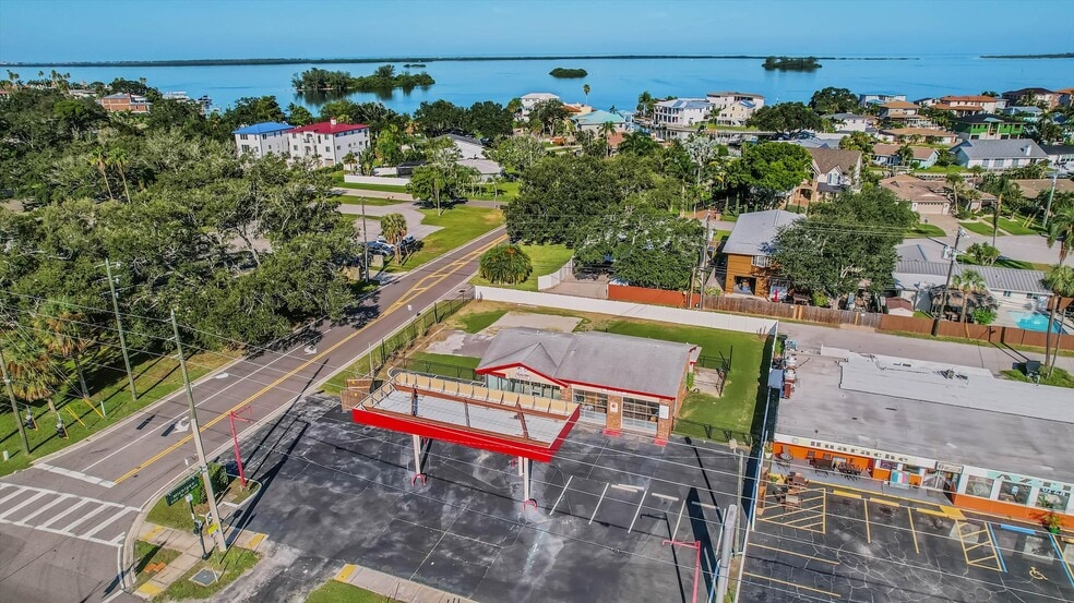 2000 Bayshore Blvd, Dunedin, FL for sale - Building Photo - Image 3 of 13