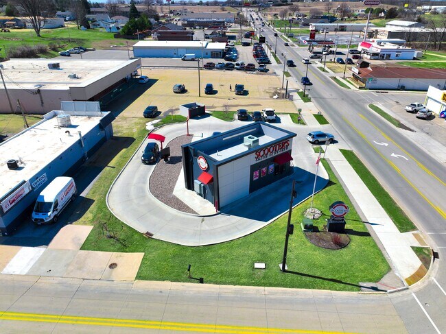 Plus de détails pour 901 W Platt St, Maquoketa, IA - Commerce de détail à vendre