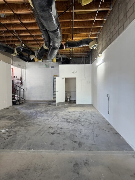 7735 Santa Monica Blvd, West Hollywood, CA for lease - Building Photo - Image 2 of 5