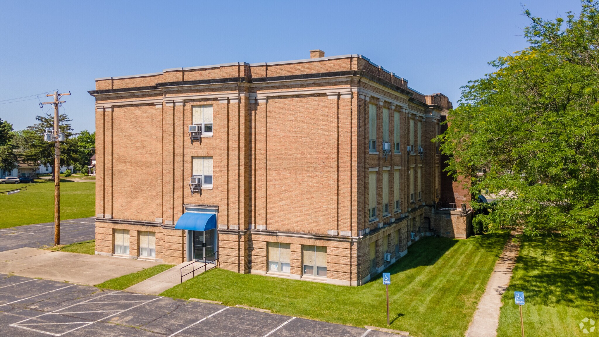 300 E Auburn Ave, Springfield, OH à vendre Photo principale- Image 1 de 188