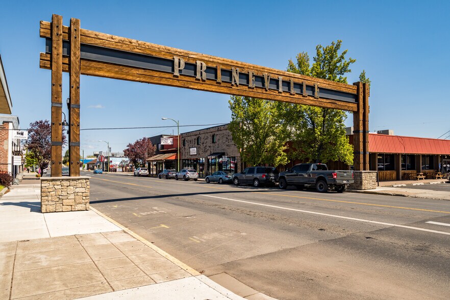 320 N Main St, Prineville, OR à vendre - Photo du bâtiment - Image 2 de 31