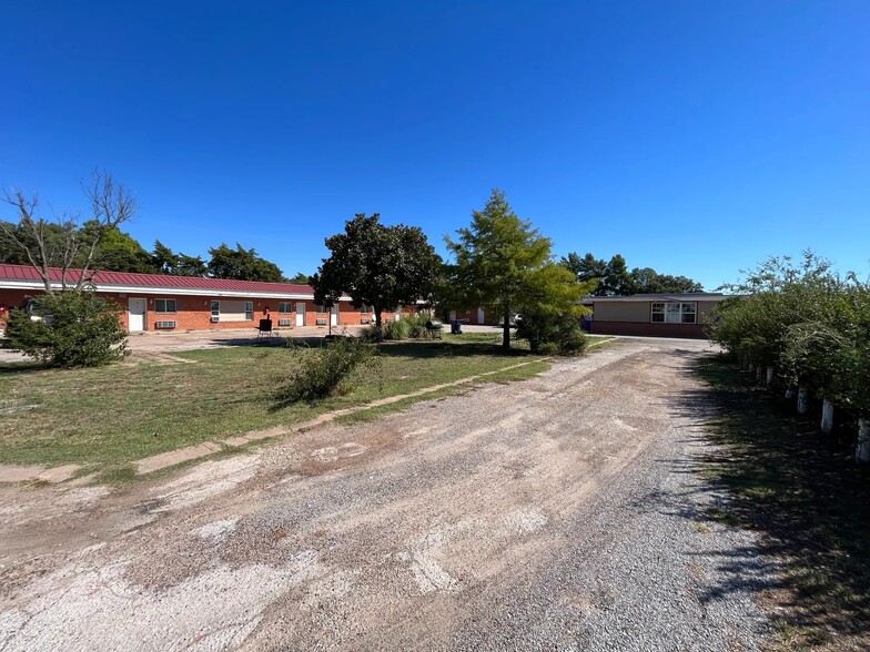 500 W Kentucky St, Floydada, TX for sale - Building Photo - Image 2 of 8