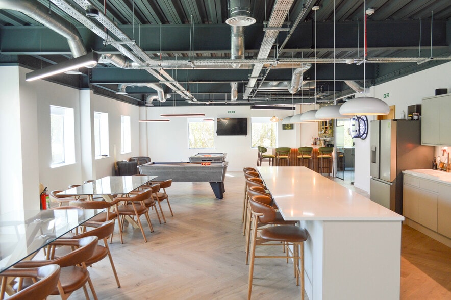 14 Davy Ave, Milton Keynes for sale - Building Photo - Image 2 of 12