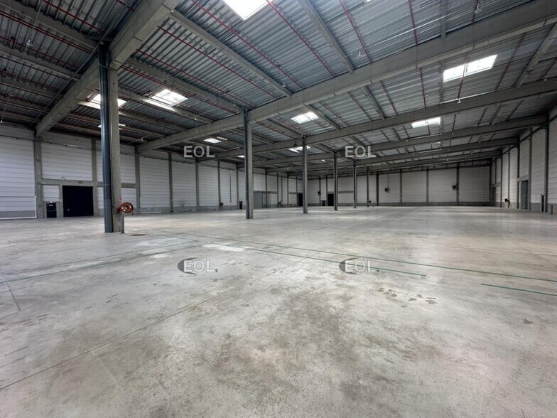 Industrial in Marly-la-Ville for lease - Building Photo - Image 3 of 6