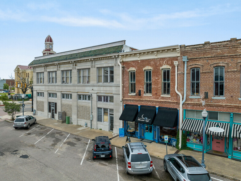 318 N Main St, Bonham, TX for sale - Building Photo - Image 1 of 1