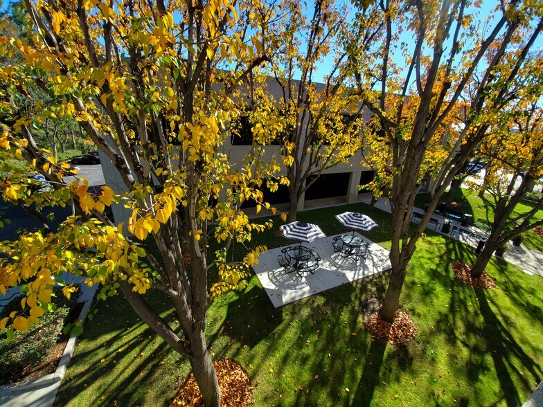 23456 Madero, Mission Viejo, CA à louer - Photo du bâtiment - Image 2 de 15