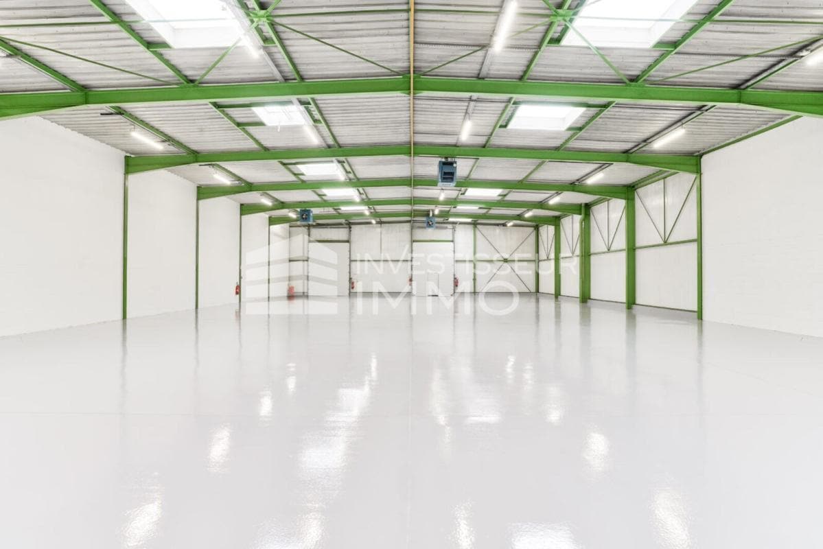 Flex in Saint-Thibault-des-Vignes for lease Building Photo- Image 1 of 6