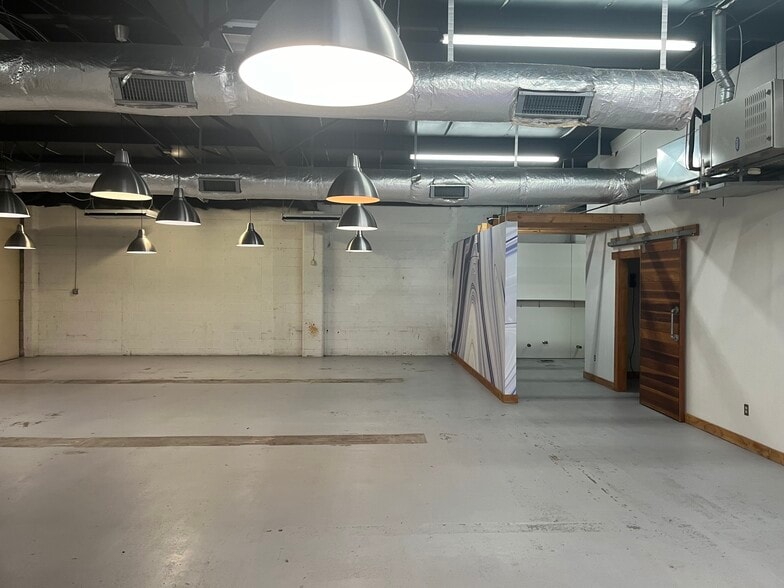 7301 N Classen Blvd, Oklahoma City, OK for lease - Interior Photo - Image 3 of 6