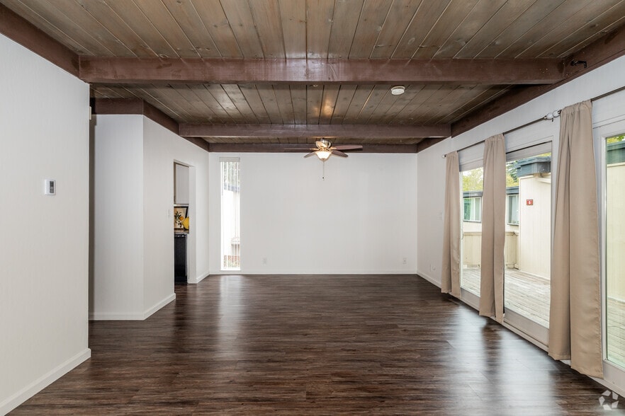 1570 North St, Santa Rosa, CA à vendre - Photo intérieure - Image 2 de 27