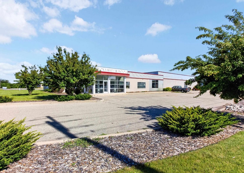 3114 Medalist Dr, Oshkosh, WI for sale - Building Photo - Image 2 of 36