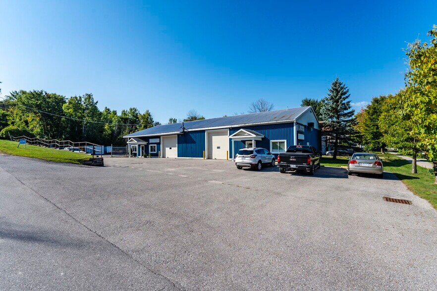 169 Elizabeth St, Midland, ON à vendre - Photo du bâtiment - Image 2 de 30