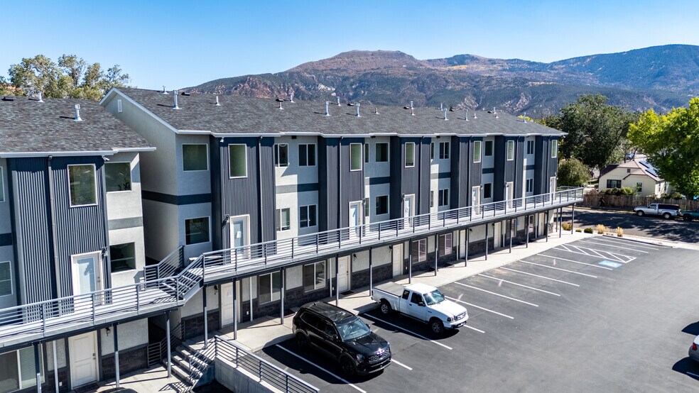 119 N 800 W, Cedar City, UT à vendre - Photo du bâtiment - Image 3 de 48