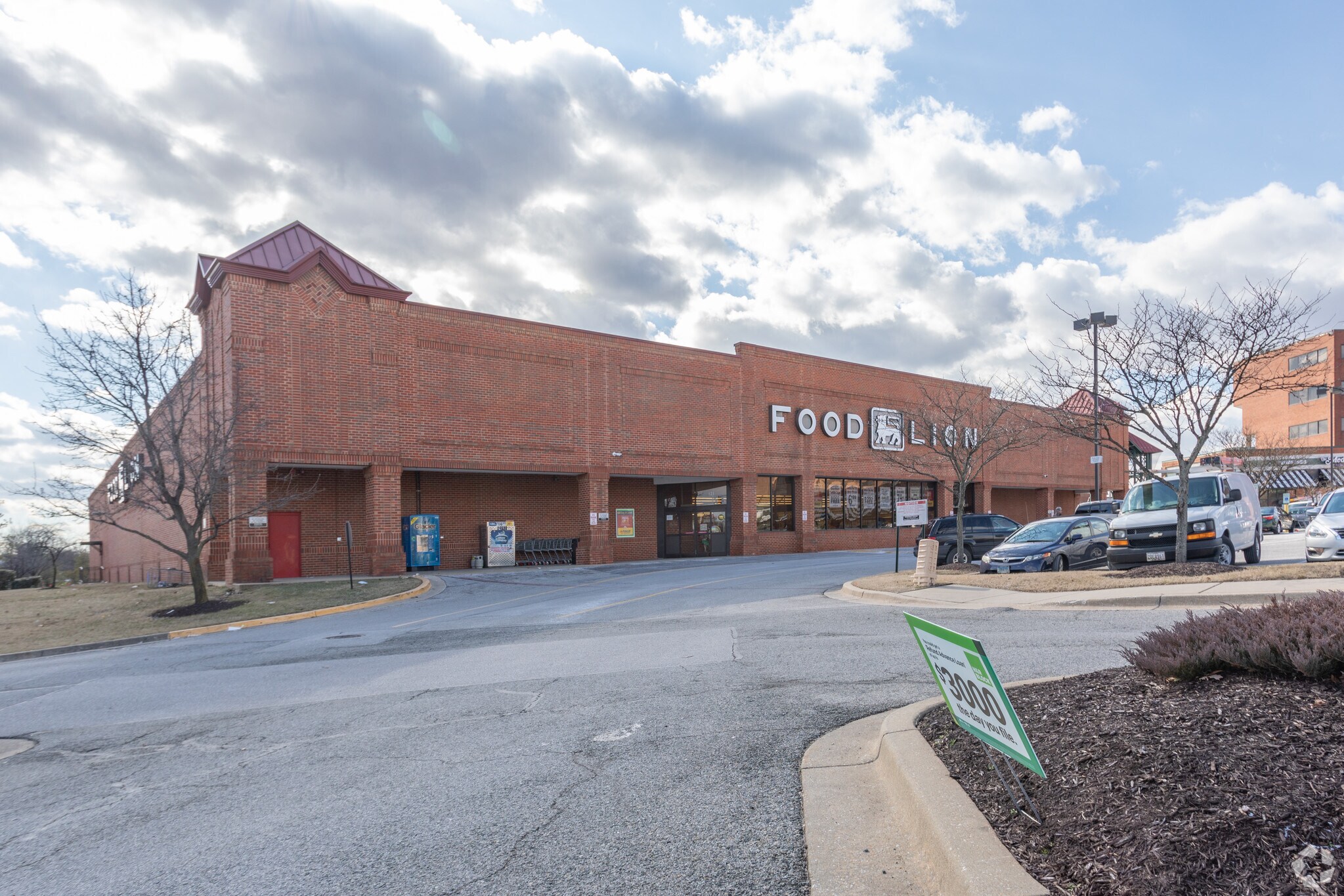 121 N Crain Hwy, Glen Burnie, MD à louer Photo du bâtiment- Image 1 de 11