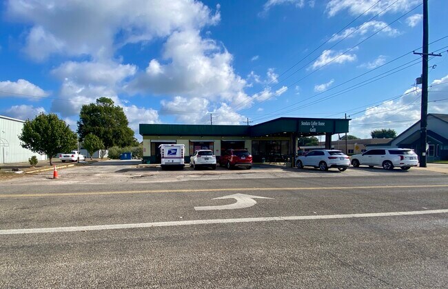 More details for 6199 39th St, Groves, TX - Office for Sale