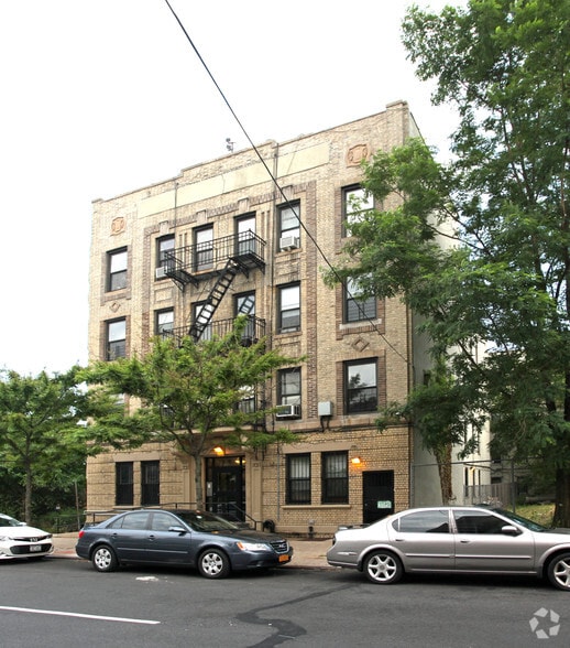 408 Howard Ave, Brooklyn, NY à vendre - Photo du bâtiment - Image 2 de 2