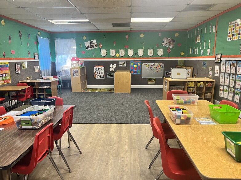 662 S Edmonds Ln, Lewisville, TX for sale - Interior Photo - Image 2 of 18