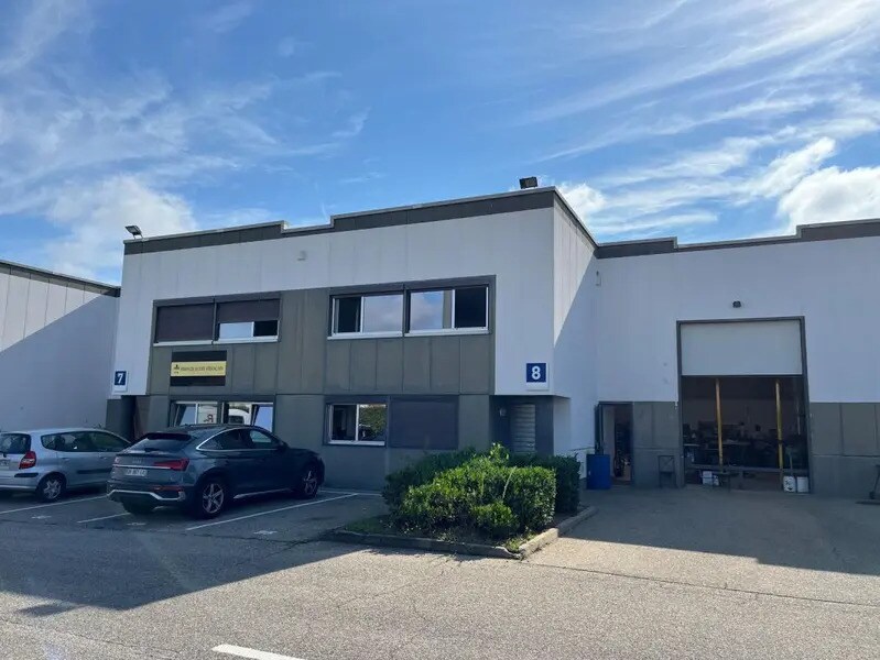 Flex dans Décines-Charpieu à louer Photo du bâtiment- Image 1 de 22