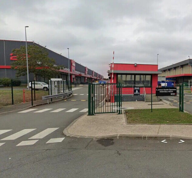 Industrial in Le Blanc-Mesnil for lease - Building Photo - Image 1 of 18