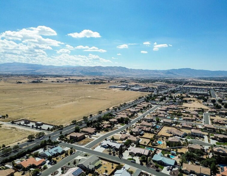 1 Apple Valley Rd., Apple Valley, CA à vendre - Photo du bâtiment - Image 2 de 5