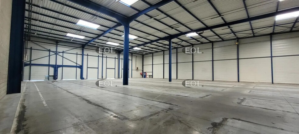 Industrial in Miribel for lease - Building Photo - Image 3 of 6