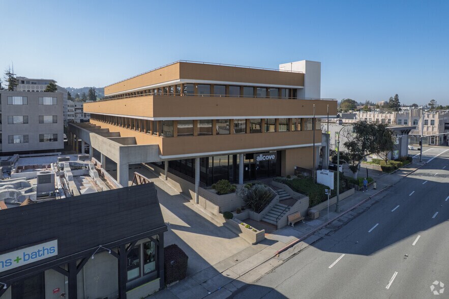 2600 S El Camino Real, San Mateo, CA à louer - Photo du bâtiment - Image 2 de 10