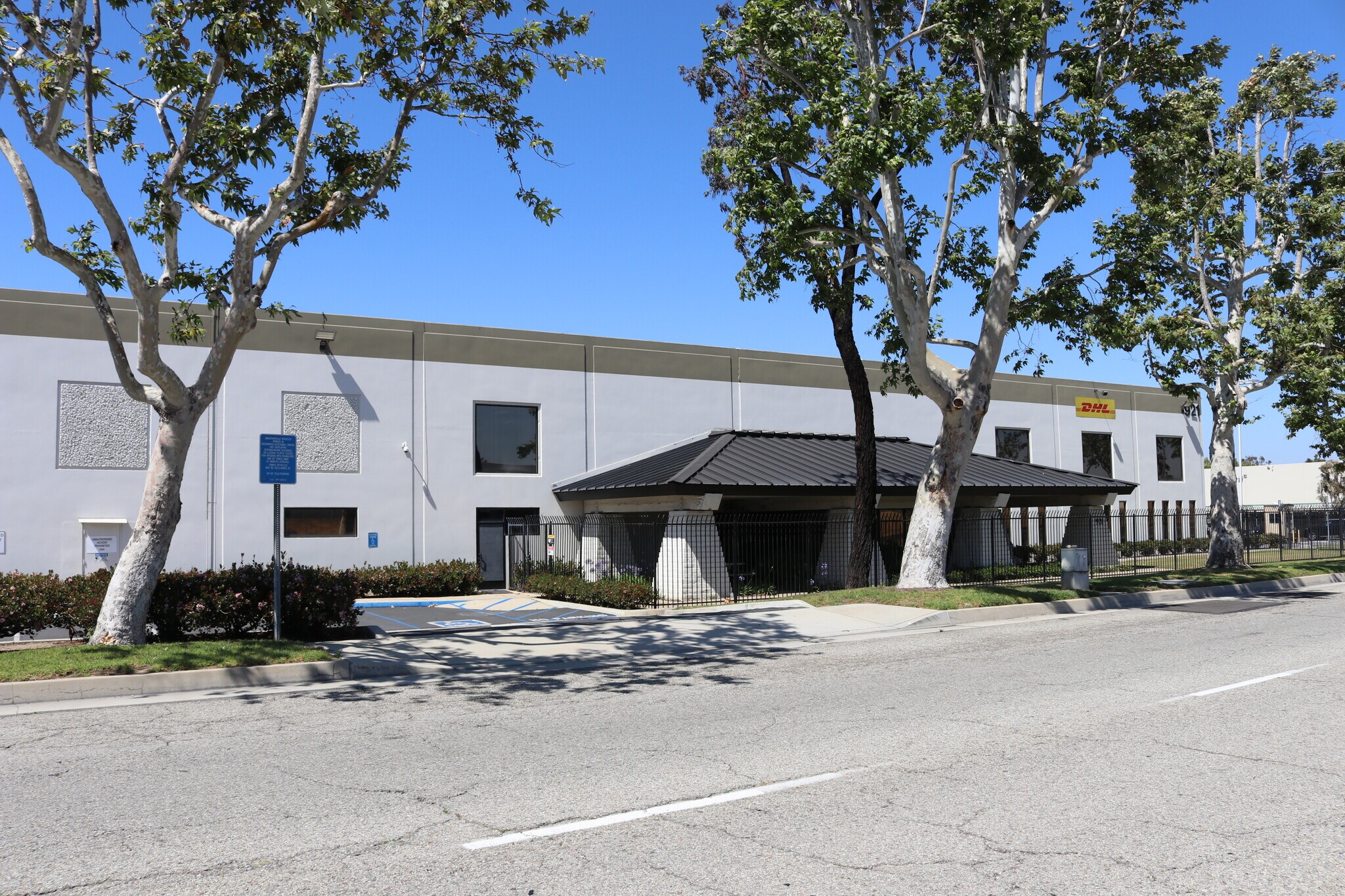 921 W Artesia Blvd, Compton, CA à louer Photo du bâtiment- Image 1 de 5