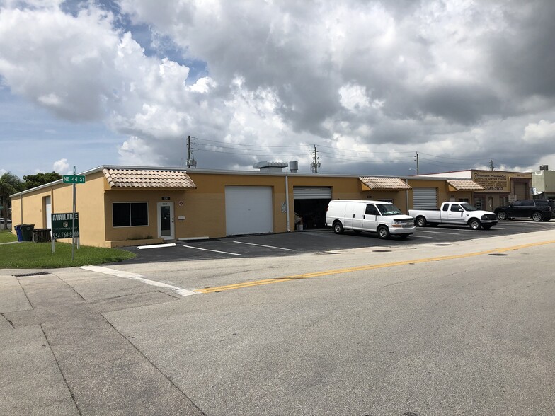 1044 NE 44th St, Oakland Park, FL for lease - Building Photo - Image 3 of 4