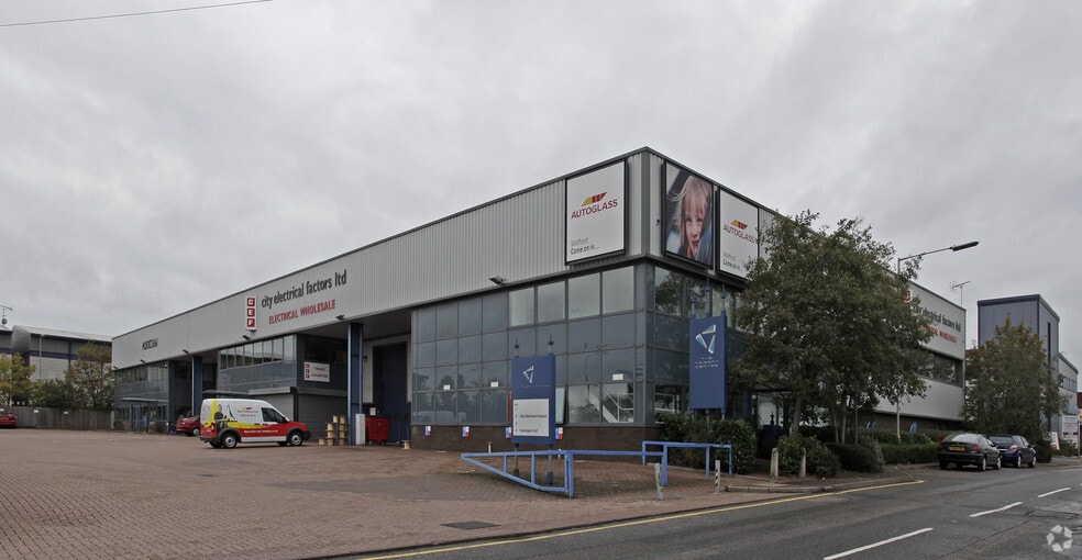 Imperial Way, Watford for lease - Building Photo - Image 1 of 3