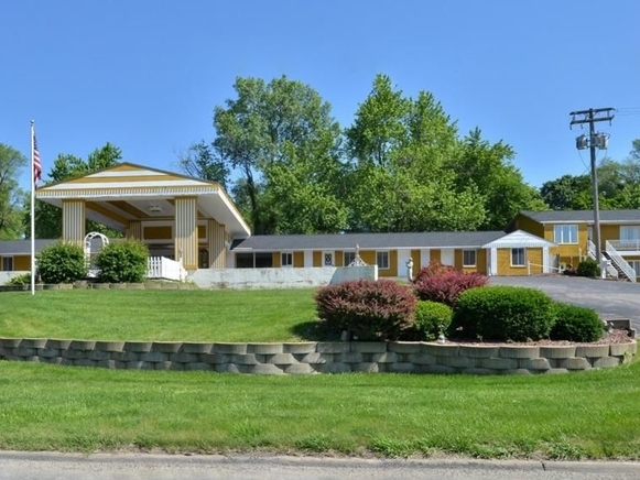 1315 A Ave E, Oskaloosa, IA for sale Primary Photo- Image 1 of 1