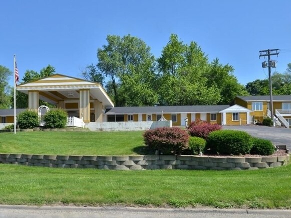 Plus de détails pour 1315 A Ave E, Oskaloosa, IA - Services hôteliers à vendre