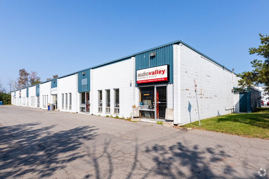 1570 Liverpool Ct, Ottawa, ON for sale - Primary Photo - Image 1 of 1