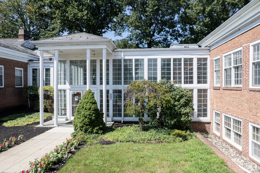 550 Kinderkamack Rd, Oradell, NJ à louer - Photo du bâtiment - Image 3 de 5