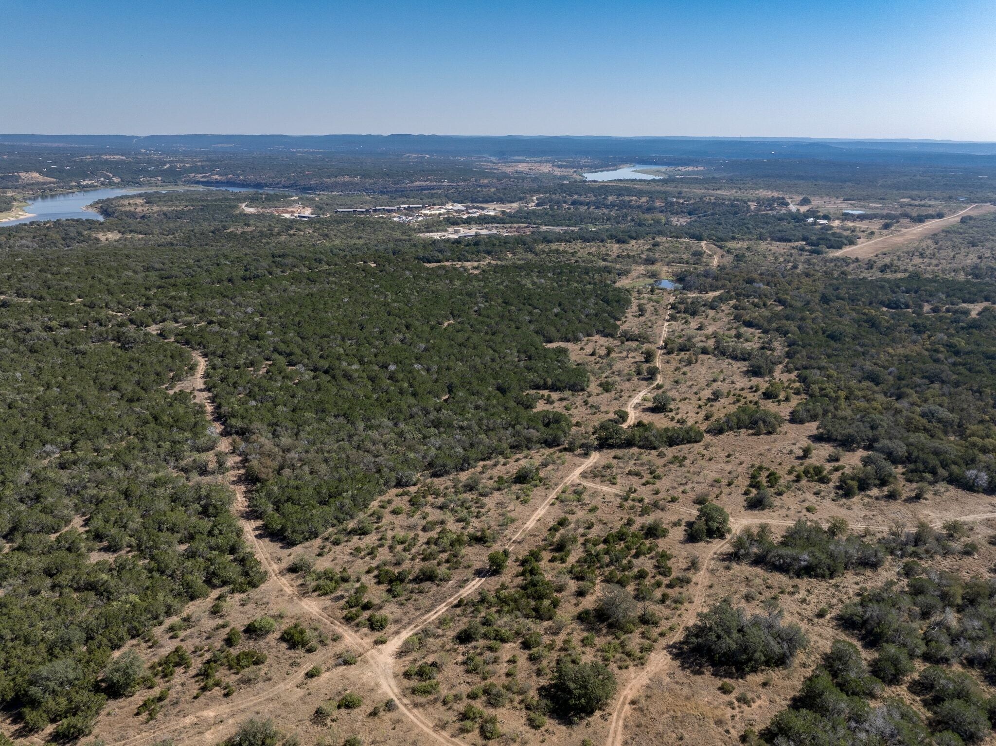 1033 Flying X Rd, Spicewood, TX à vendre Photo du bâtiment- Image 1 de 47