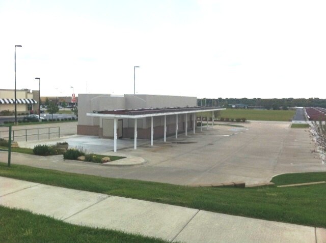 3345 W Kimberly Rd, Davenport, IA à vendre - Photo du bâtiment - Image 3 de 4