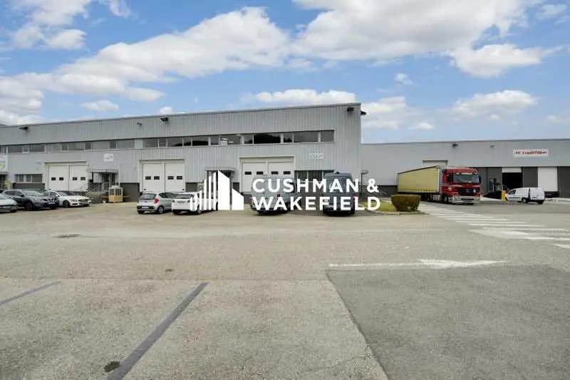 Flex in Saint-Quentin-Fallavier for sale - Building Photo - Image 3 of 11