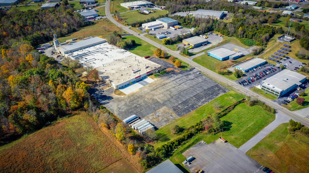 340 Industrial Park Rd, Piney Flats, TN à vendre - Photo du bâtiment - Image 1 de 1