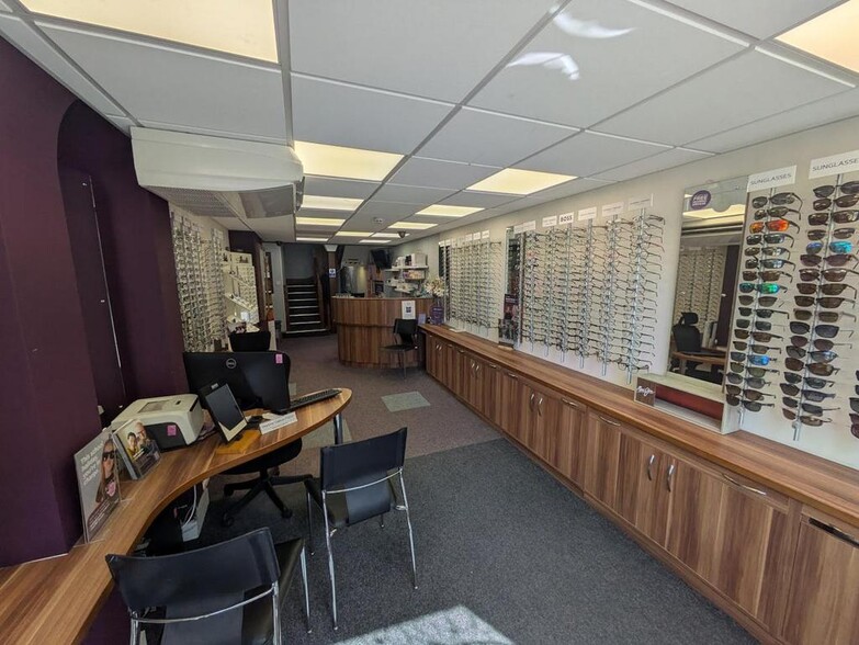 37 High St, Guildford for lease - Building Photo - Image 3 of 8