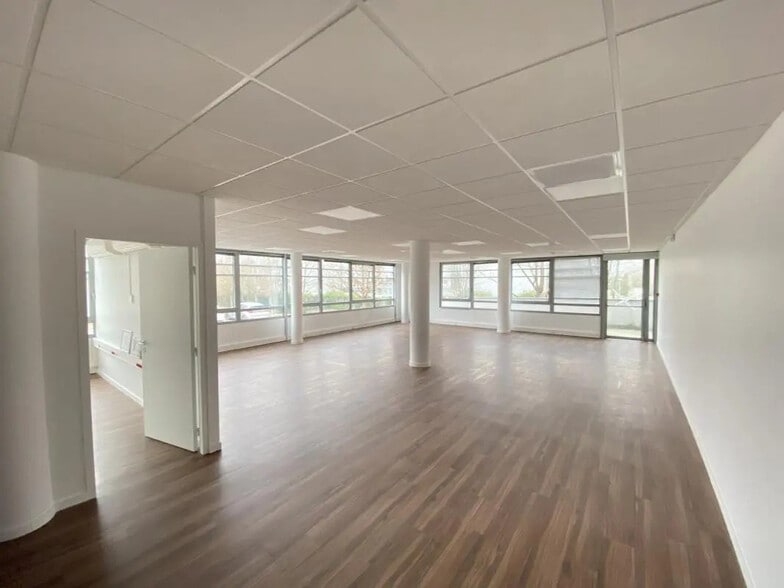 Bureau dans Saint-Priest à louer - Photo intérieure - Image 2 de 15