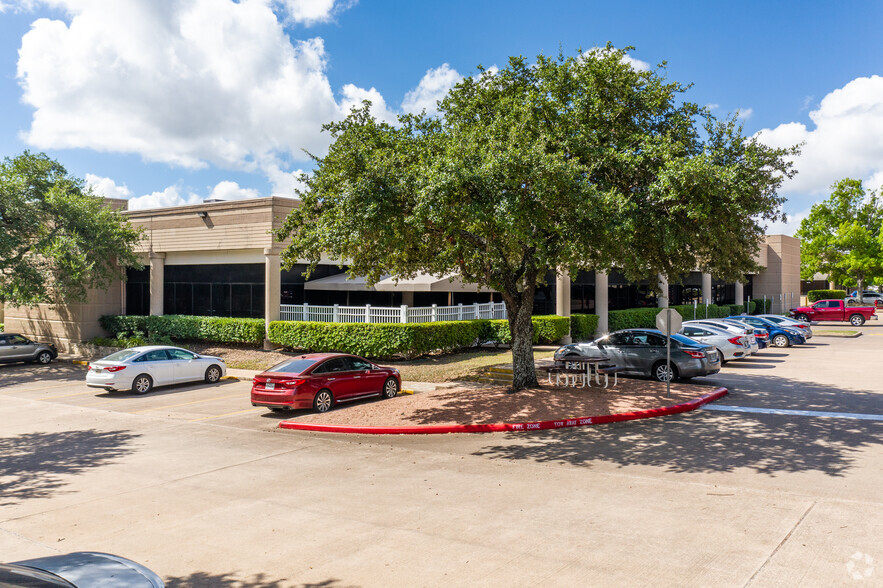 8006 Cameron Rd, Austin, TX for lease - Building Photo - Image 2 of 6