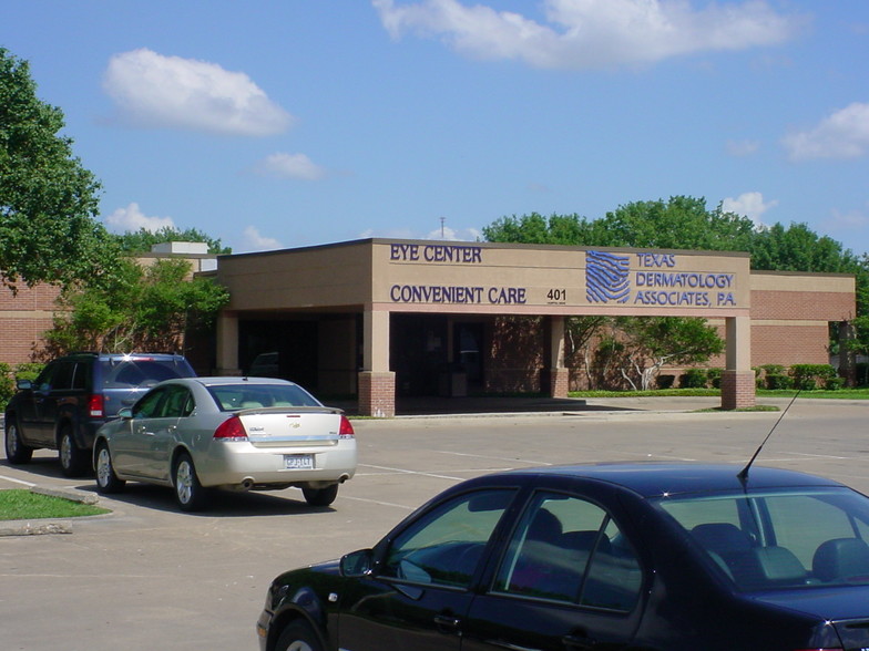 401 Hospital Dr, Corsicana, TX for lease - Primary Photo - Image 1 of 2