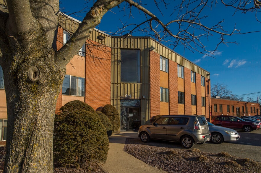 21 Highland Cir, Needham, MA for lease - Building Photo - Image 3 of 4