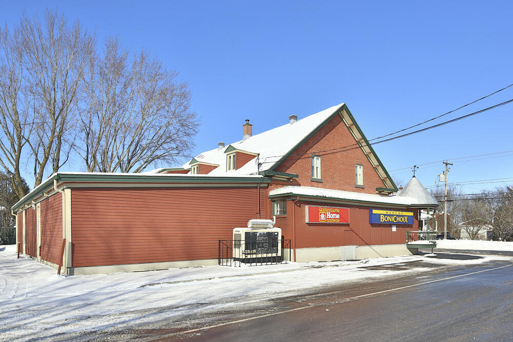411 St Notre-Dame, Saint-hugues, QC for sale Primary Photo- Image 1 of 1