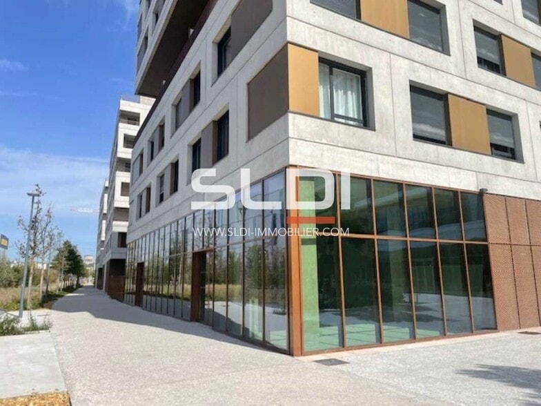 Rue Simone Veil, Vénissieux for lease - Building Photo - Image 1 of 6