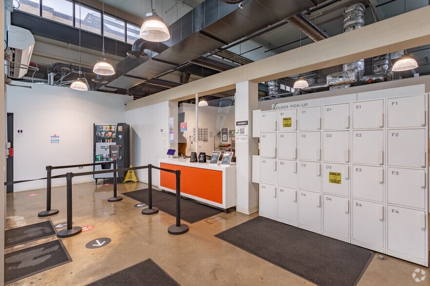 3517 N Spaulding Ave, Chicago, IL for lease - Lobby - Image 3 of 20