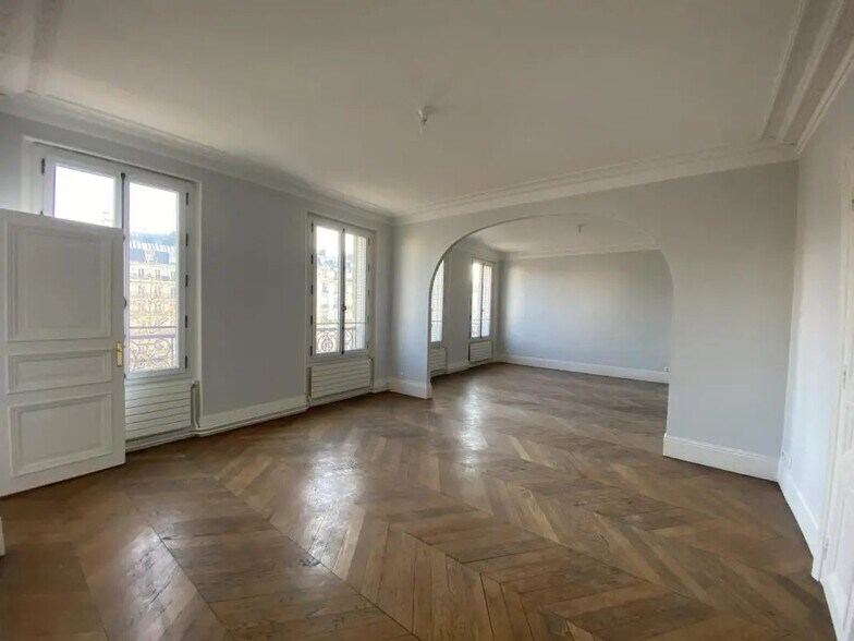 Bureau dans Neuilly-sur-Seine à vendre - Photo du bâtiment - Image 2 de 8
