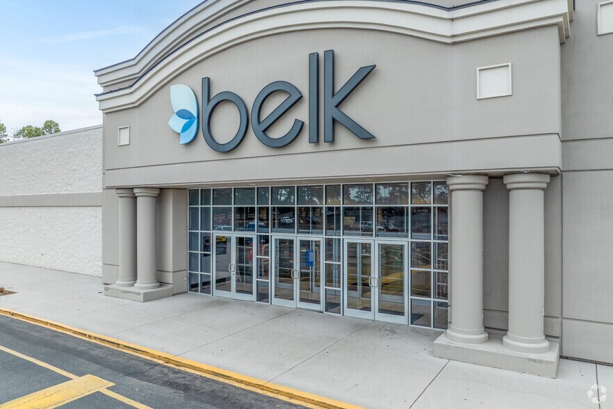 1670 Springdale Dr, Camden, SC à louer - Photo du bâtiment - Image 3 de 4