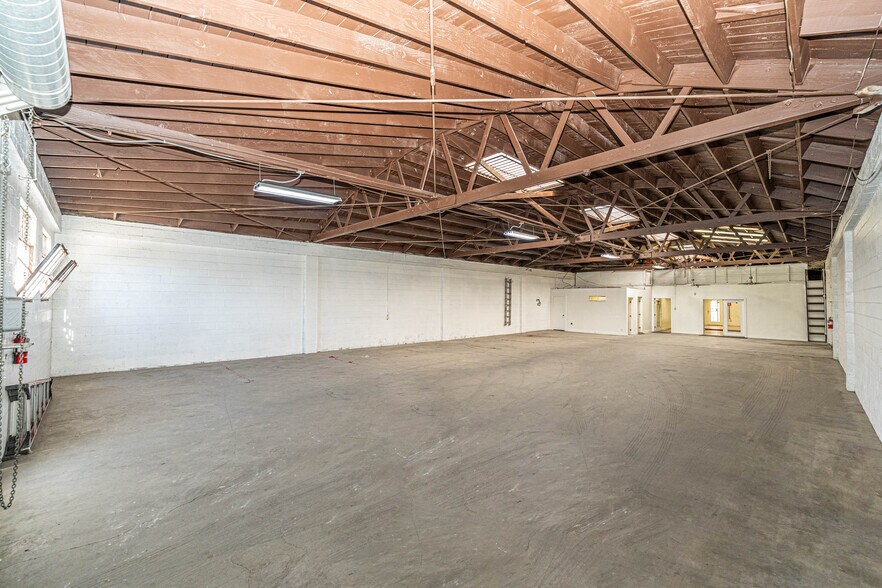 947 N Vignes St, Los Angeles, CA à vendre - Photo du bâtiment - Image 3 de 39
